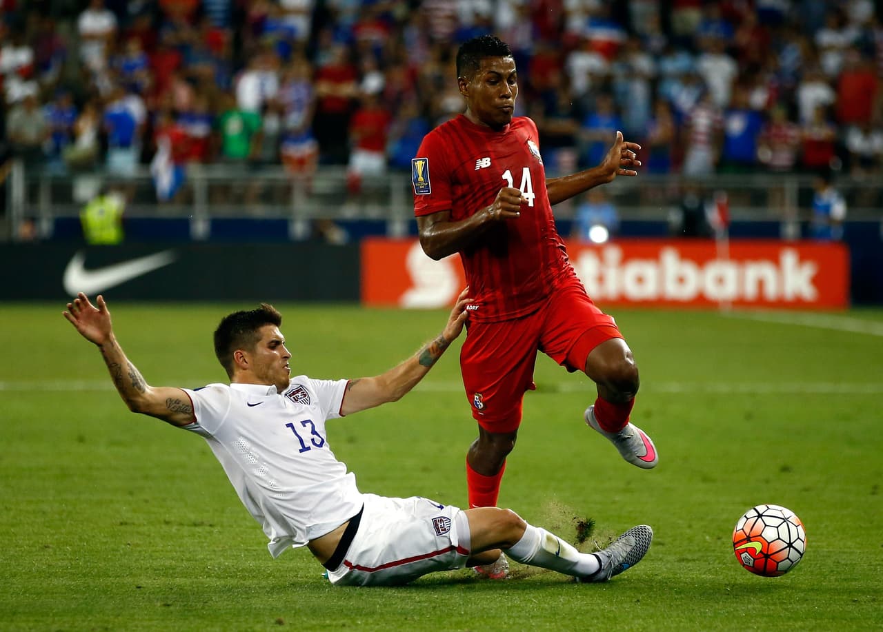 Ventura Alvarado estuvo atento a las jugadas que intentó Cuba, ha aprovechado los minutos que la ha concedido Jürgen Klinsmann. Calificación 9