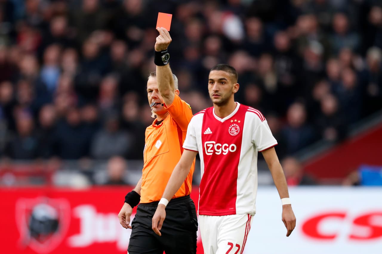 En la segunda parte, el árbitro Bjorn Kuipers expulsó a Noussair Mazraoui al minuto 12.