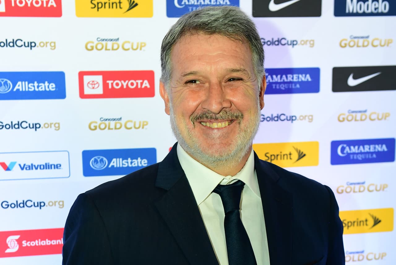 El técnico de Tri sonríe al saber que en el Grupo A, que encabeza México, estará disputando el boleto a la segunda fase contra las selecciones de Cuba, Canadá y Martinica.