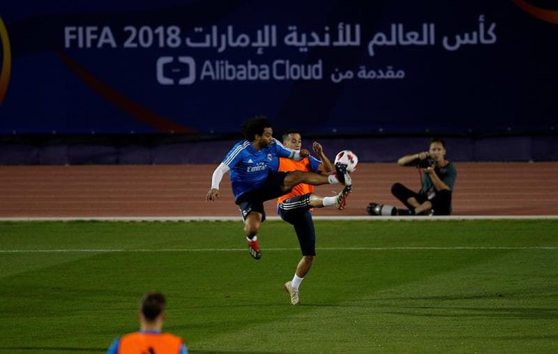 Real Madrid realizó su primera práctica en Abu Dhabi antes de la Semifinal del Mundial de Clubes contra Kashima Antlers, que eliminó a Chivas de Guadalajara y contra el que quiere evitar sorpresas.