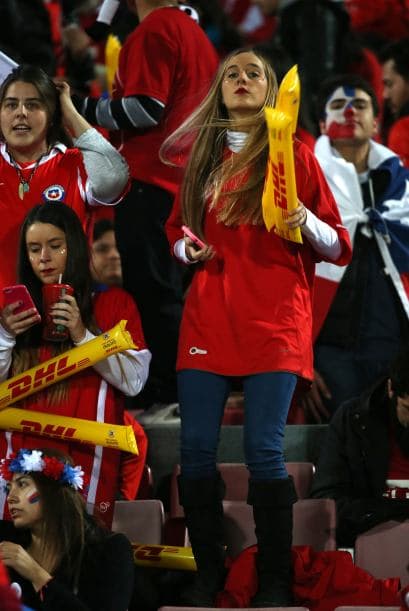 Chile y Perú jugaron un partido lleno de emociones que claisificó a los chilenos a la final, pero en las gradas se jugó otro partido muy intenso, ¿quién crees que lo ganó?
