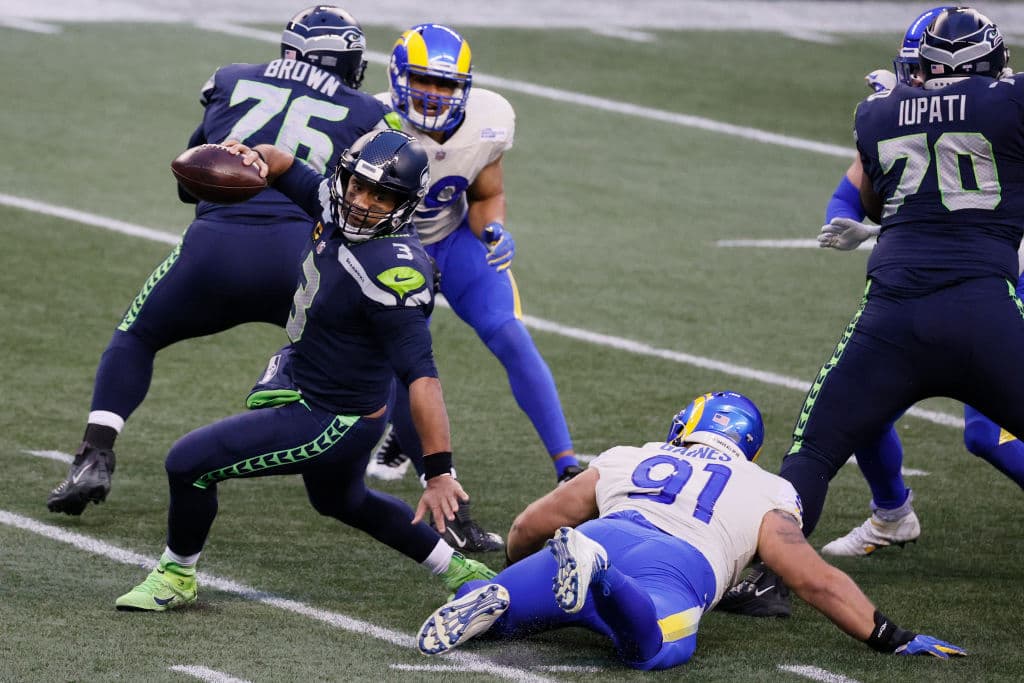 El cuadro angelino consiguió su pase a la ronda divisional tras vencer 30-20 a los de Seattle. | Russell Wilson poco pudo hacer con las deficiencias de la línea ofensiva contrastada con la poderosa defensiva de los Rams.