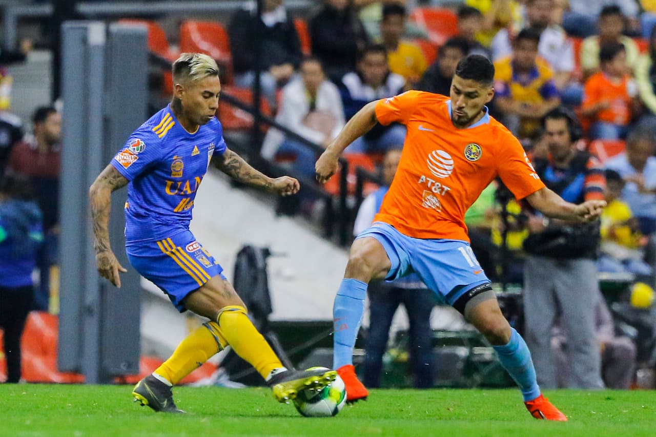 El resto del primer tiempo fue un tanto deslucido; primó la táctica sobre el talento y hubo pocas llegadas.