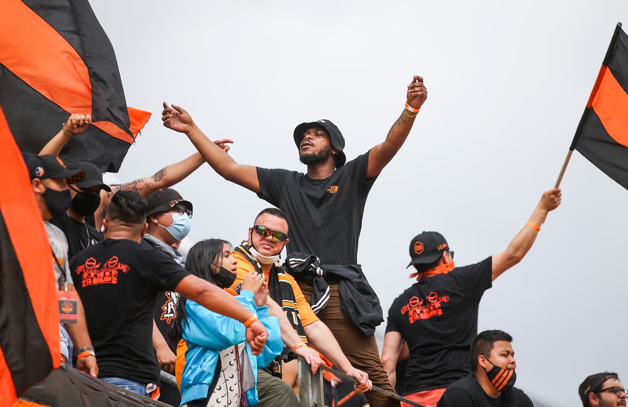 Houston Dynamo y LAFC montaron un buen ambiente el sábado, para presentar un buen partido de fútbol.