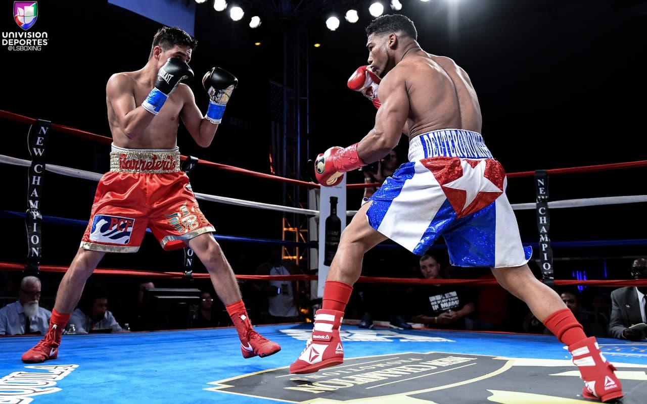 Yuriorkis 'El Ciclón de Guantánamo' Gamboa derrotó por decisión unánime al mexicano Miguel 'Barreterito' Beltrán Jr., a pesar de haber tocado la lona al final del primer round.