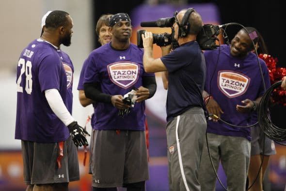 La Conferencia Nacional se impuso a la Conferencia Americana en el Tazón Latino IX y Hristo Stoichkov, para sorpresa de todos, fue reconocido como el MVP del juego, disfruta aquí de las mejores imágenes (Foto: Mario Castillo).