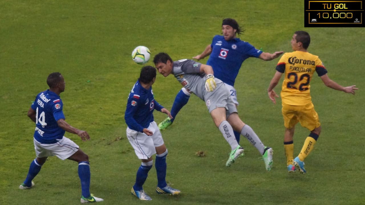 Finalmente, este golazo de 'palomita' del arquero del América Moisés Muñoz en la Final del Clausura 2013 es toda una rareza; justamente por ser arquero, marcar de cabeza, al 90'+2 e igualando la serie ante Cruz Azul.