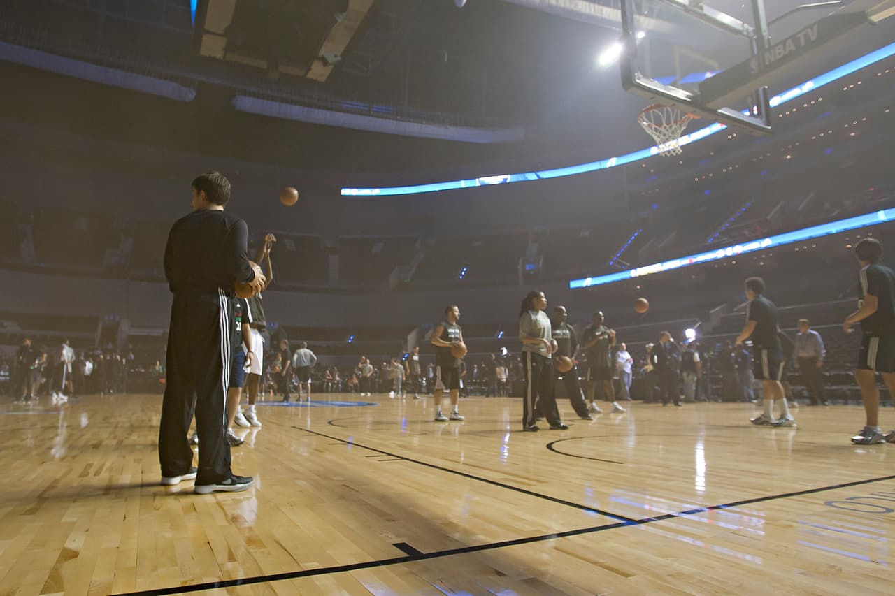 En 2013, cuando se disponían a jugar los Minnesota Timberwolves y los San Antonio Spurs un transformador estalló y el juego no se pudo llevar a cabo. Se especulaba que la NBA no volvería.