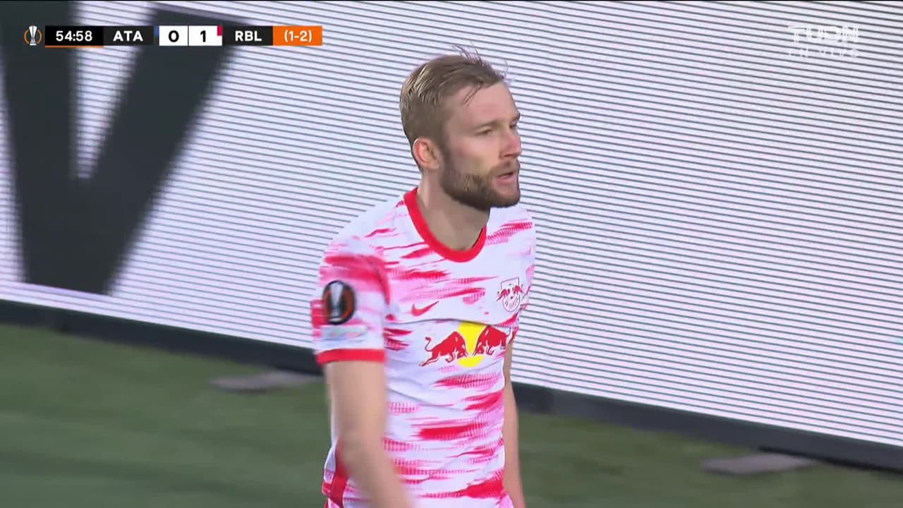 ¡TIRO ATAJADO! disparo por Konrad Laimer.