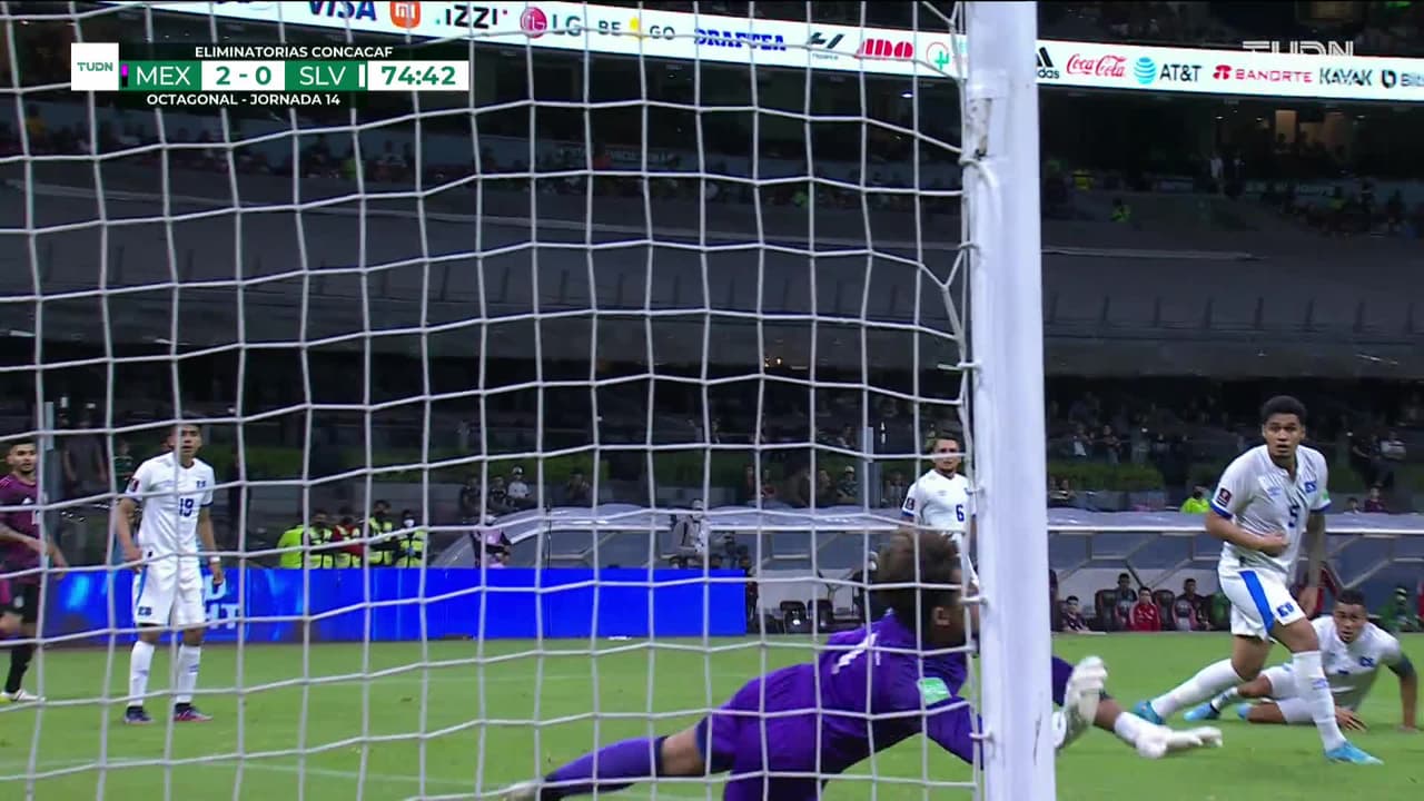 ¡TIRO ATAJADO! disparo por Luis Romo.