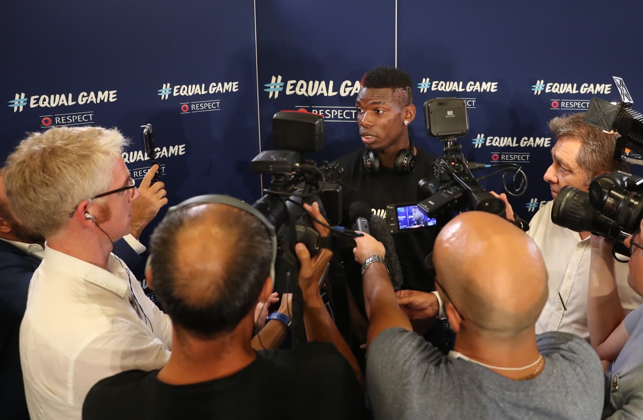 "El fútbol puede ayudar a unir comunidades y demostrar que en el campo y fuera de él todos somos iguales", dijo el francés, en cuyo corte de pelo se puede leer la palabra "Equal", lema de la campaña.