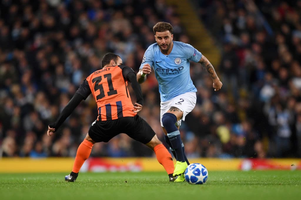 El City recuperaba el balón con prestancia, rapidez y convertía el encuentro en los primeros minutos en un concierto de tocar el balón, una vez tras otra.