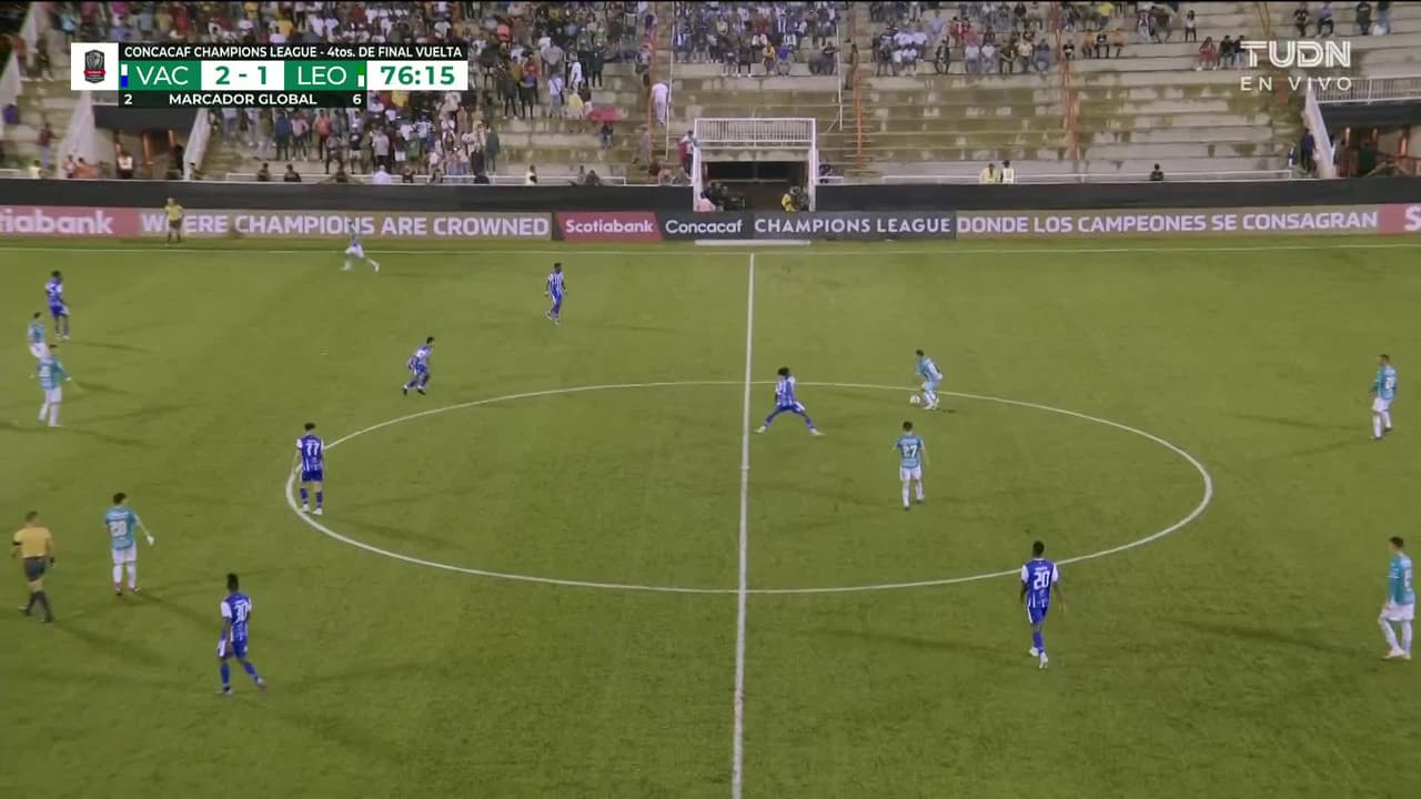 ¡TIRO ATAJADO! disparo por Víctor Dávila.