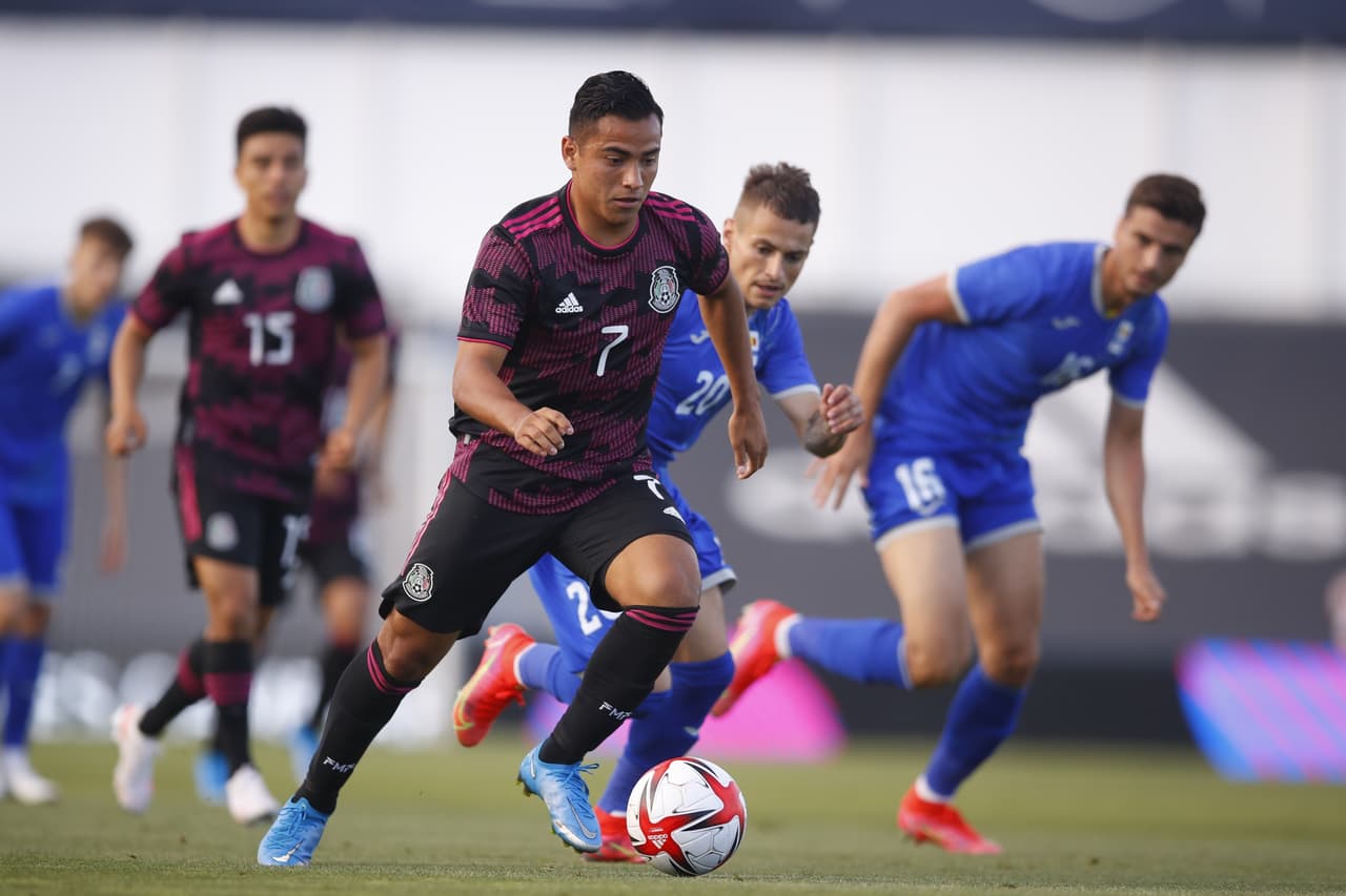 Jesús Angulo anota el único gol del partido y le da la victoria 1-0 al Tri sub-23 sobre Rumania.