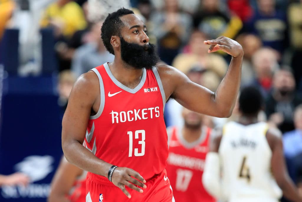 <b>Houston 98-94 Indiana</b>. Restando 34.8 segundos James Harden hundió un triple decisivo en el triunfo de los Rockets (4-5) sobre los Pacers (7-4) en Indiana. Harden y Victor Oladipo anotaron 28 puntos.
