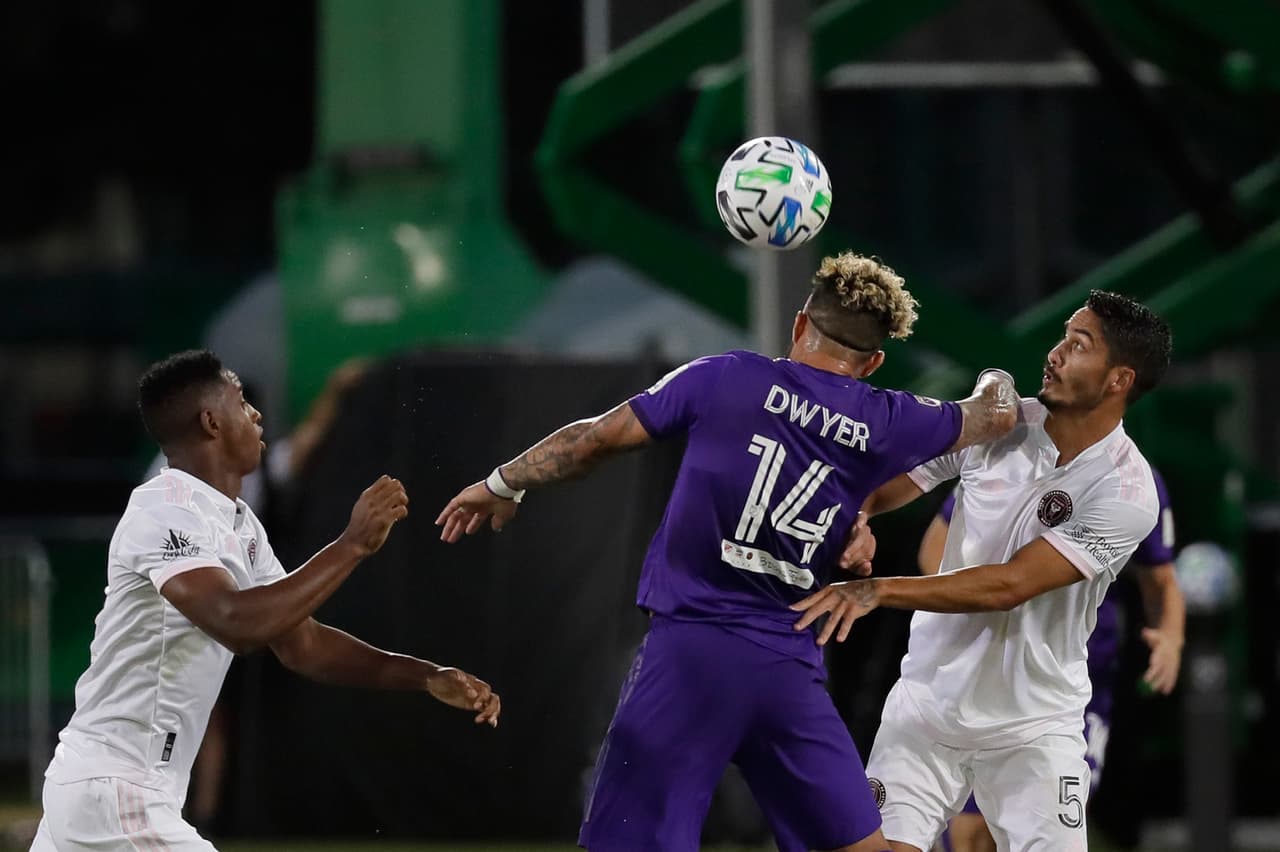 Con goles de Nani y Christopher Mueller, Orlando City logra sumar puntos en su regreso a la acción.
