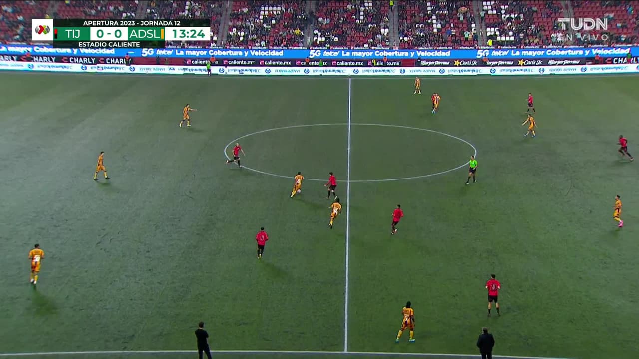 ¡TIRO ATAJADO! disparo por Mateo Klimowicz.