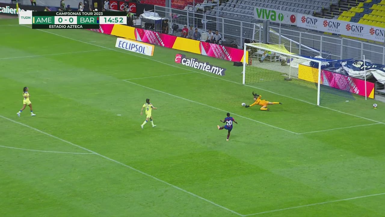 ¡Perdona Barcelona! Itzel hace la gran atajada ante Oshoala