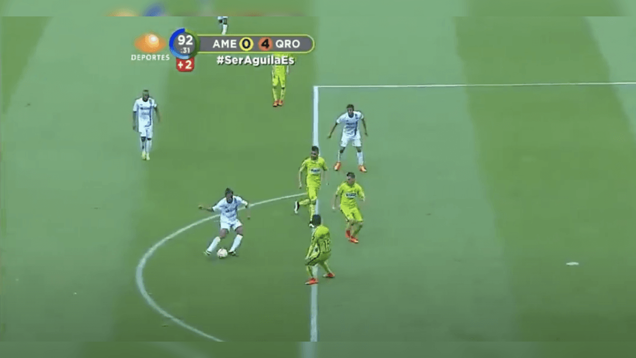 ¡Golazo lleno de clase!
<br>El brasileño estaba en la media luna, pateó con parte interna a ras de pasto, al poste más lejano de Hugo González.