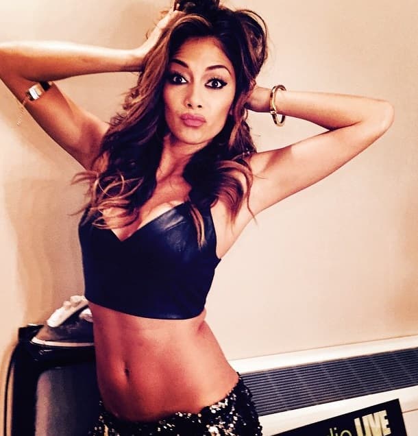 Tras terminar su relación con el Lewis Hamilton, la espectacular cantante británica se le ha visto muy cariñosa con el futbolista del Olympiacos, Pajtim Kasami.