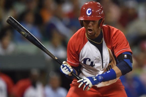 Los Vegueros de Pinar del Río eliminaron a los anfitriones Cangrejeros de Santurce de la Serie del Caribe en 10 innings 3-2.