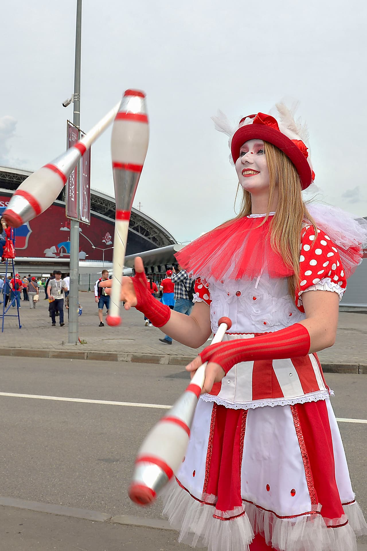 Los aficionados de Rusia y México encontraron las maneras más creativas de apoyar a sus respectivas selecciones. Te compartimos las mejores imágenes de lo visto en la Kazan Arena.