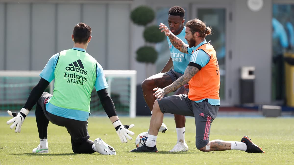 Zidane sorprende tras no convocar a Sergio Ramos ante Osasuna