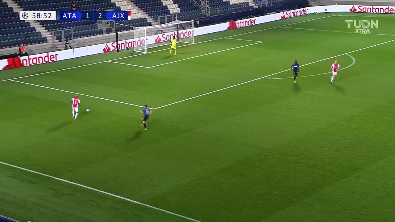 ¡Doblete y empate! Zapata puso el 2-2 ante el Ajax