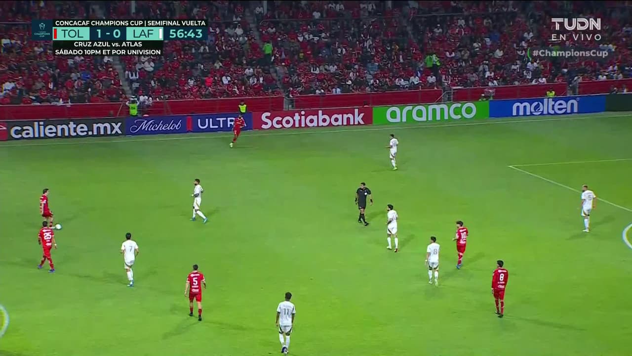 ¡GOL!  anota para Toluca. Everardo López