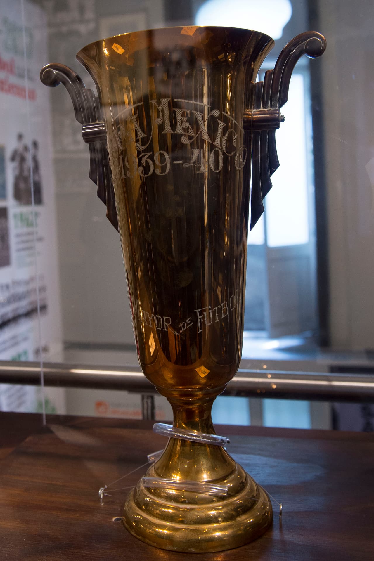 Los trofeos más antiguos cuentan una parte de la historia de los ganadores.