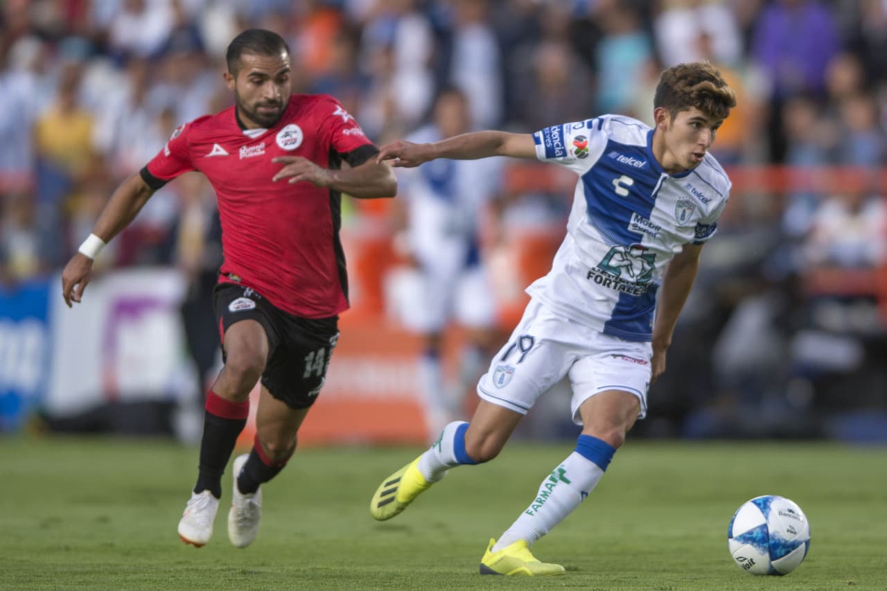 Los Tuzos buscaban asumir el control del esférico pero los Licántropos no cedían.