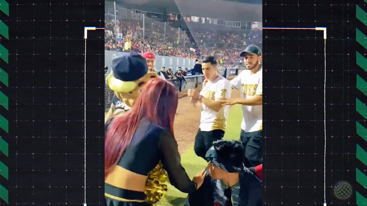 Fan sufre rechazo en propuesta matrimonial en partido de los Toros de Tijuana