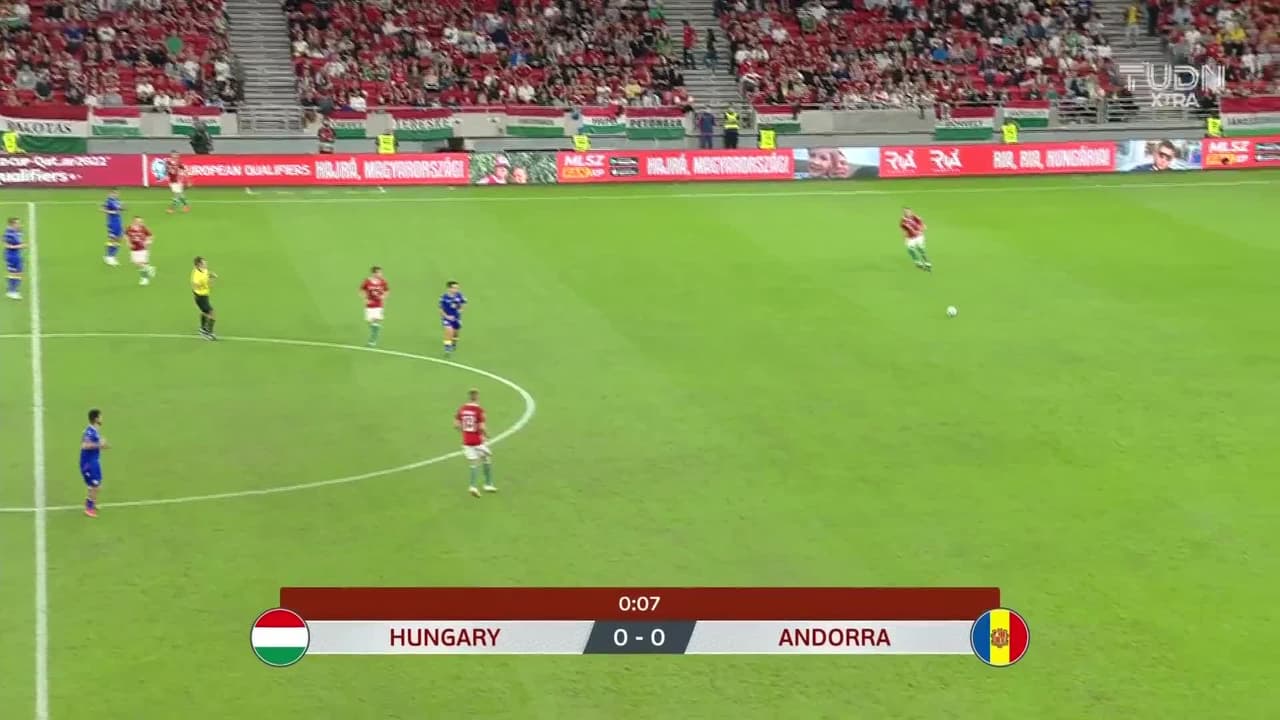 Arranca el partido y la pelota está en juego.