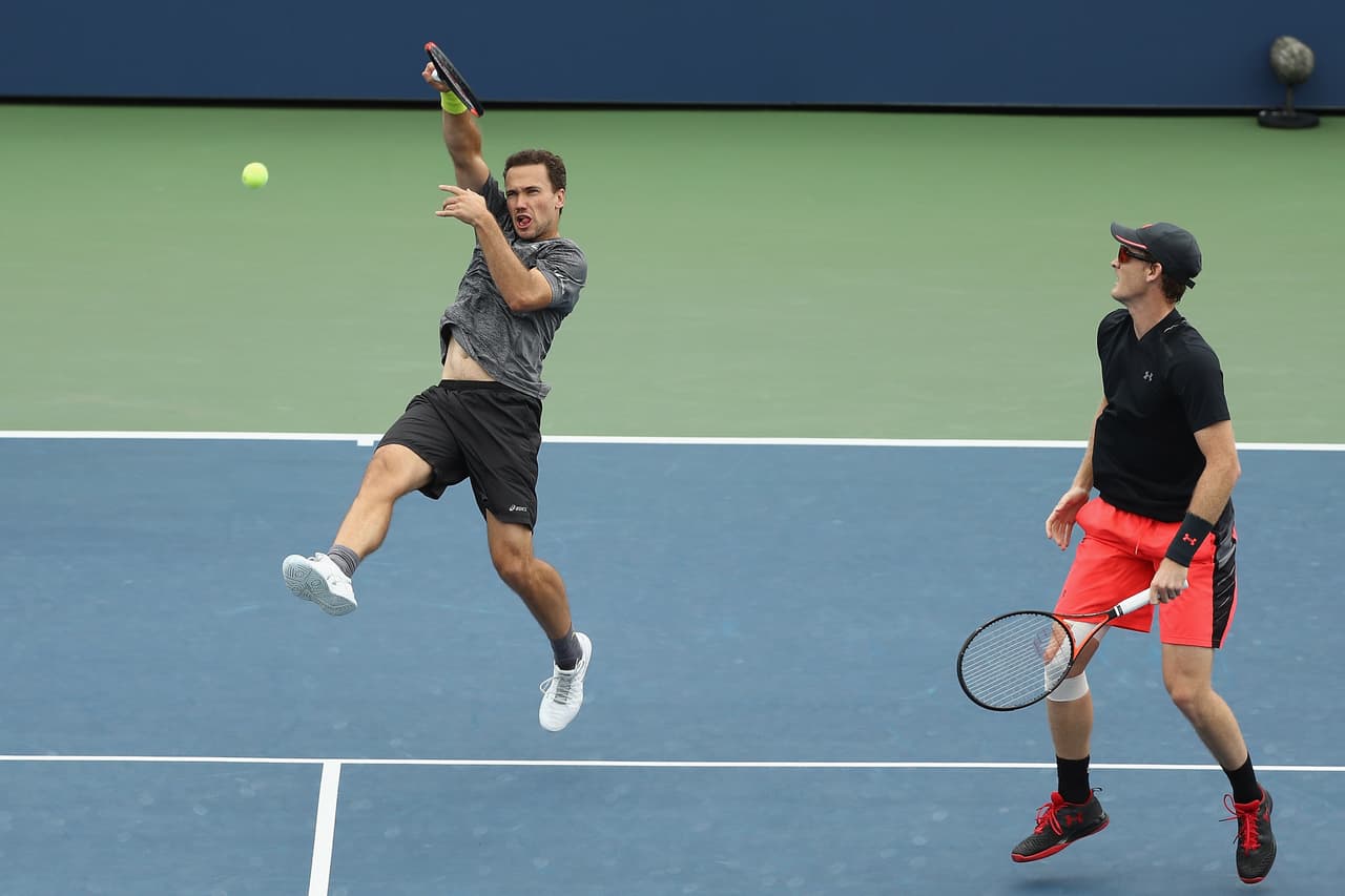 Jamie Murray y Bruno Soares, cuartos clasificados, vencieron con parciales de 7-6(4) y 6-3 a Marcus Daniell y Marcelo Demoliner.