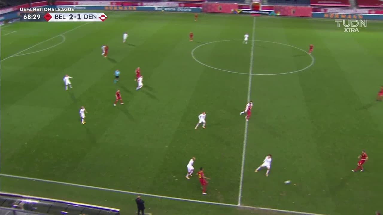 ¡Casi rompe la red! Lukaku metió un martillazo de cabeza para el 3-1