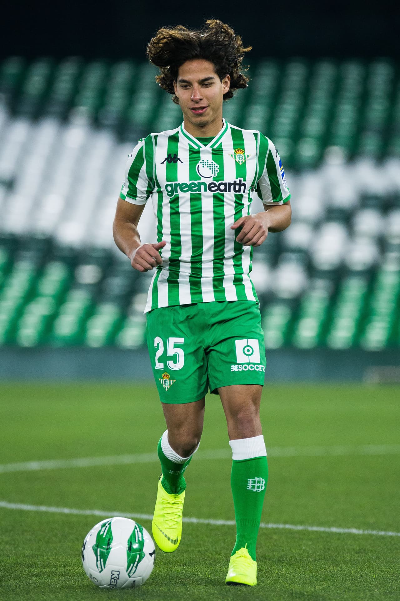 El jugador de 18 años llega a un equipo que está en la pelea de cupos continentales en la Liga de España.