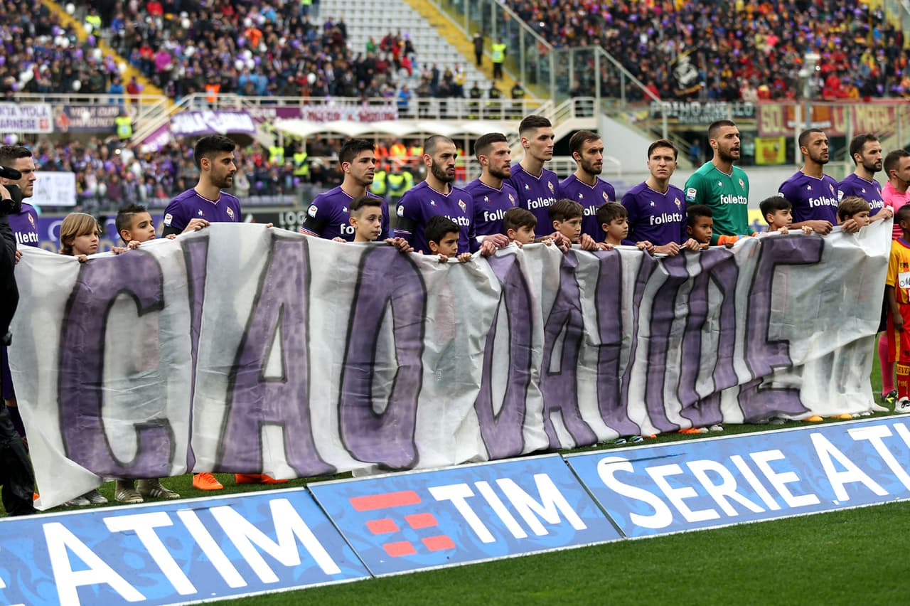 Fiorentina se despidió de Davide Astori tras su muerte en el triunfo 1-0 contra Benevento en la fecha 28 de Serie A con diferentes muestras de conmemoración y cariño al que será el eterno capitán.