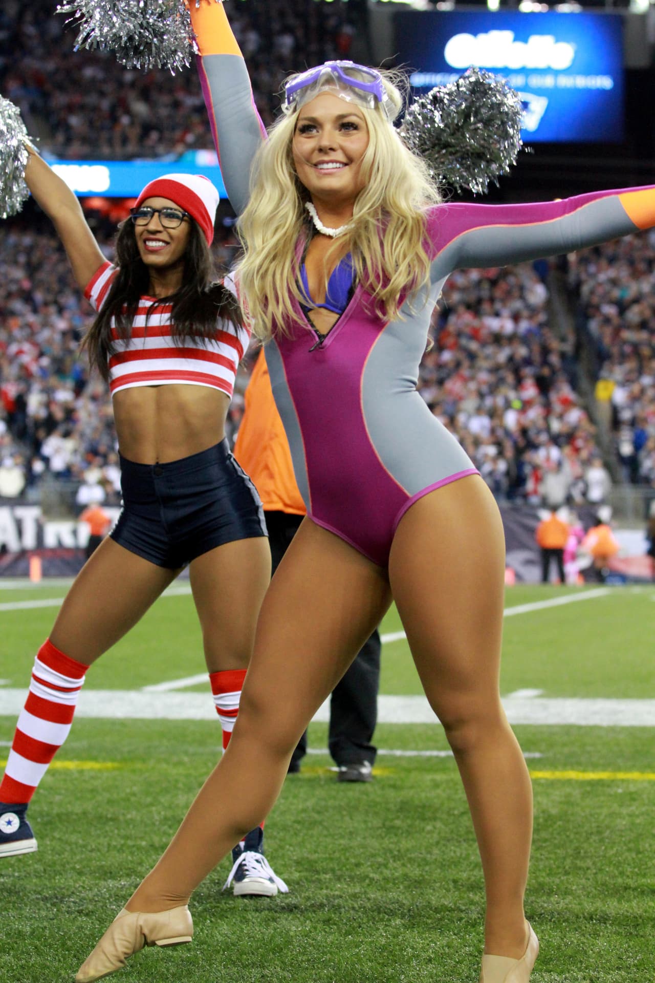 No todo es terror en Halloween, las porristas de la NFL mostraron su lado sexy con estos disfraces, unos coquetos, otros muy HOT, tú decides.