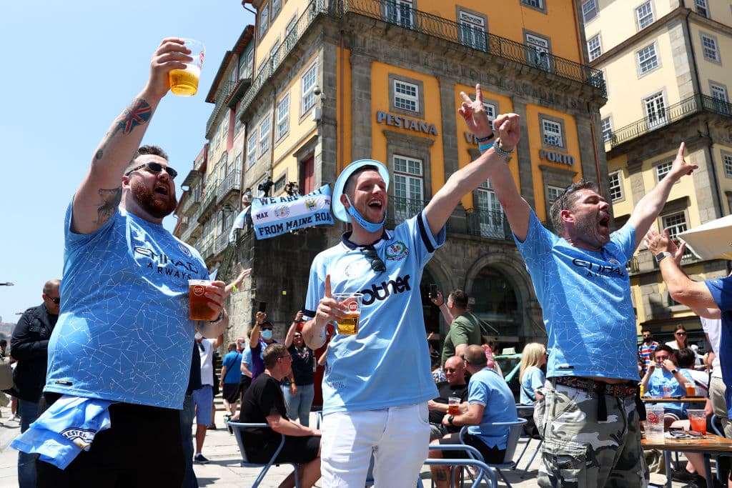 A horas del pitazo inicial de la gran final de la UEFA Champions League, aficionados del Chelsea y del Manchester City llegan al Fan Fest de Porto para comenzar con el apoyo a sus clubes.