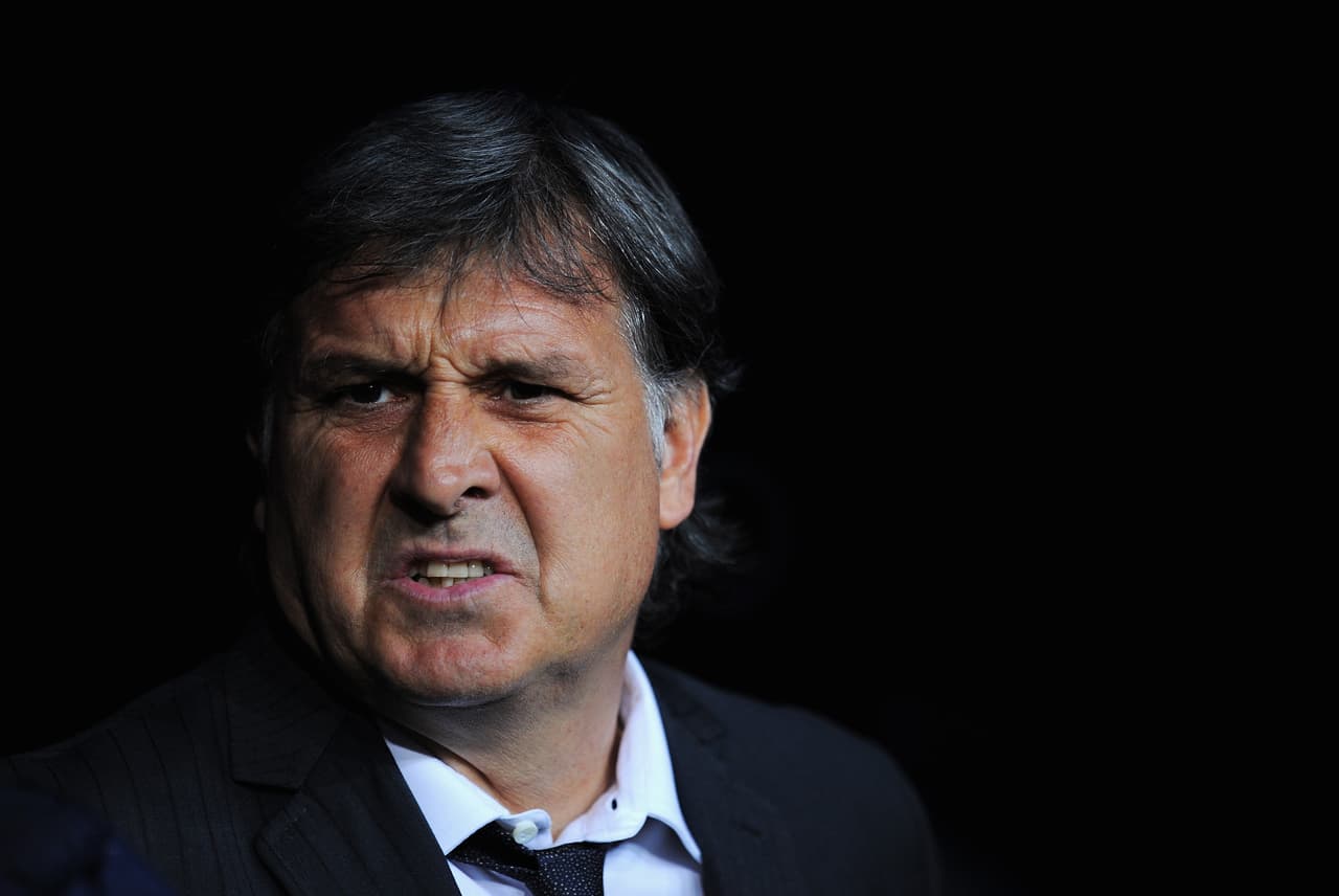 Su entrenador es Gerardo Martino, que además ha dirigido a la Selección de Paraguay así como a los clubes Libertad, Cerro Porteño, Colón, Newells Old Boys y Barcelona.