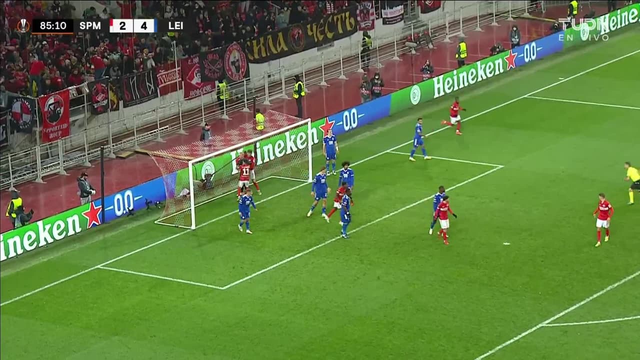 ¡GOL!  anota para Spartak Moscow. Alexander Sobolev