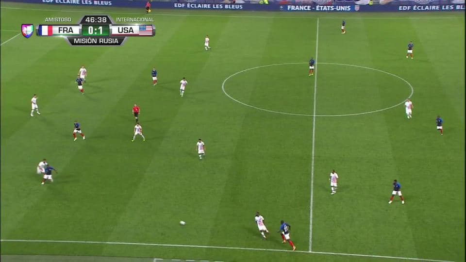 Tiro desviado de Antoine Griezmann