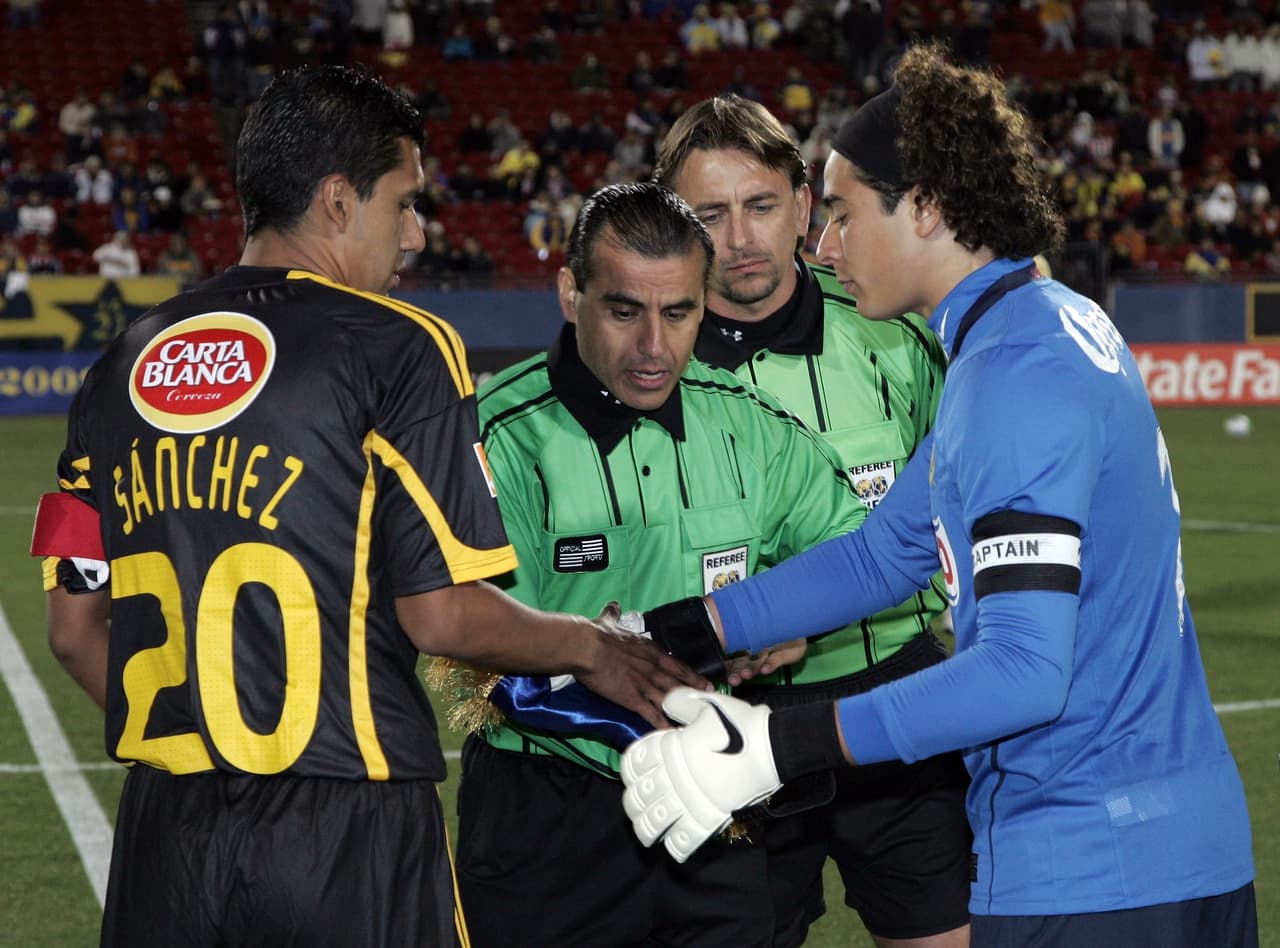 De sus 13 enfrentamientos, sólo mantuvo su portería sin goles en una ocasión ante Tigres.