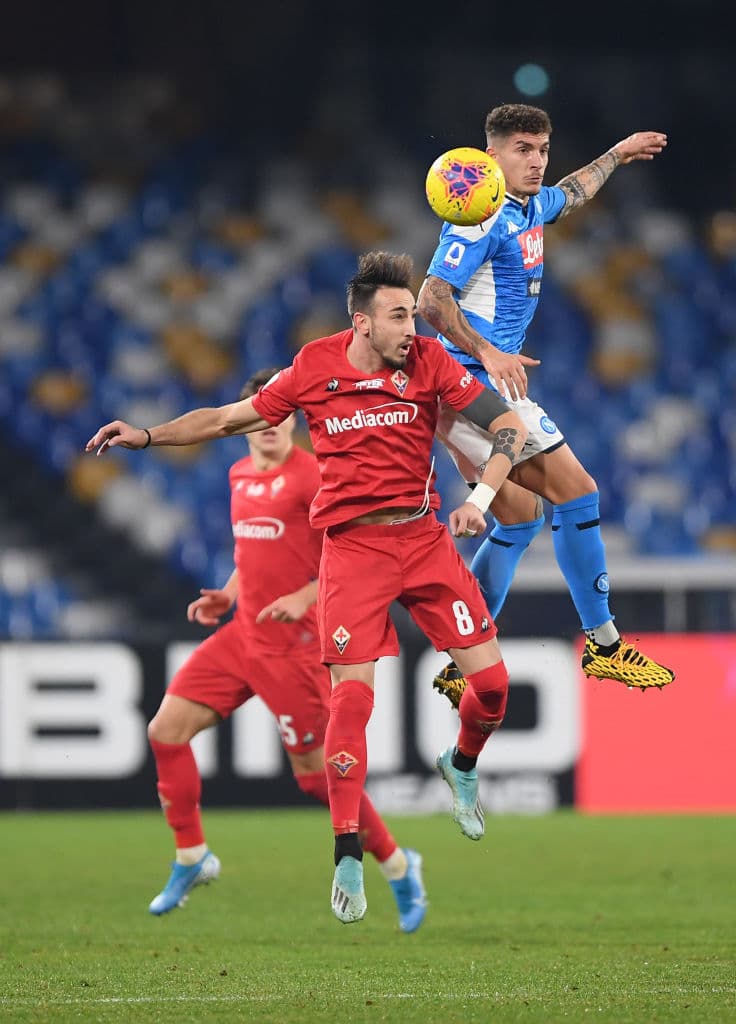 Con goles de Federico Chiesa y Dušan Vlahović, la Fiorentina gana y se lleva los tres puntos en el Estadio San Paolo.