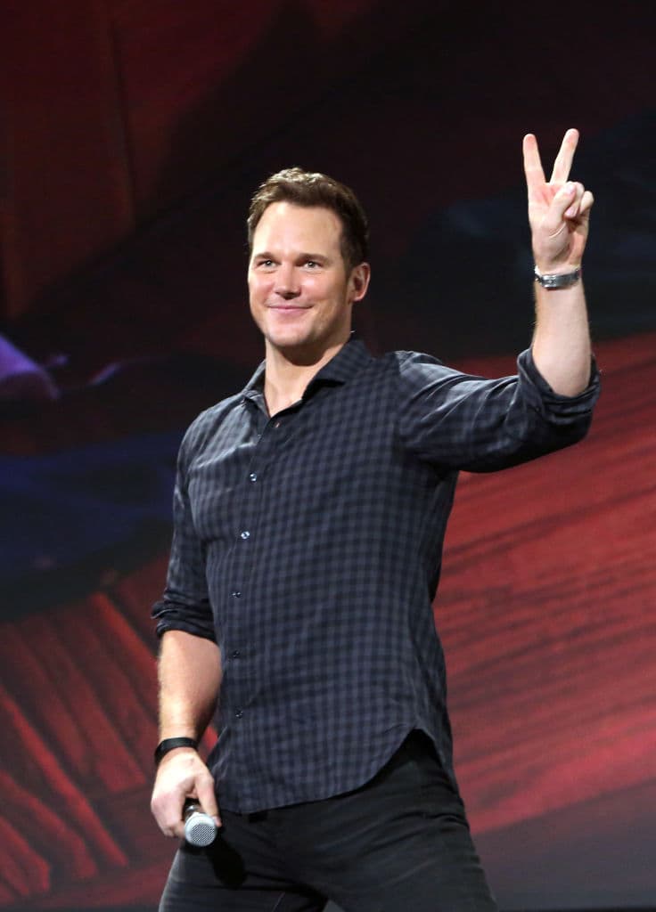 La única esperanza que le queda a la humanidad es el llevar a soldados de la actualidad al futuro para que se unan a la batalla.
<br>