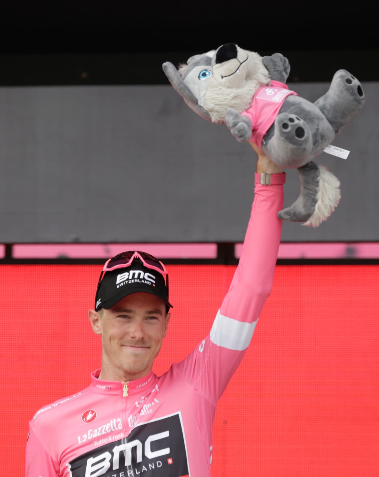 El australiano Rohan Dennis (foto) se puso como líder en la clasificación general tras la segunda etapa en la que se impuso el italiano Elia Viviani, que quedó como el líder en la tabla de puntos.