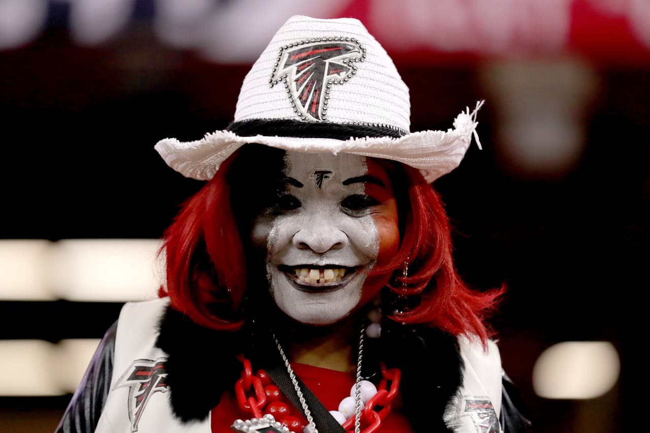 La belleza de las porristas, la alegría de los fanáticos, el colorido de las presentaciones y hasta la presencia de algunas celebridades le dieron el ingrediente perfecto a la fiesta del fútbol americano de NFL fuera de la competencia en la definición de los equipos, Atlanta Falcons y New England Patriots, que estarán en el Super Bowl.