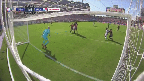 Atajadón de Brad Guzan en el partido de Estados Unidos contra Panamá por la Copa oro 2017