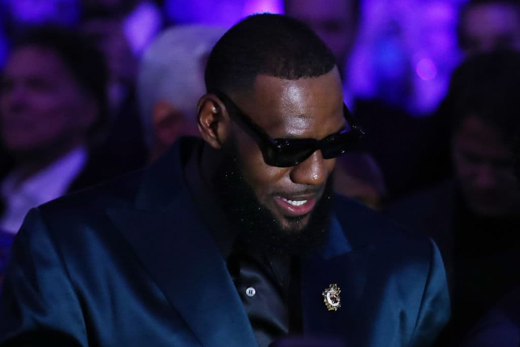 El tres veces ganador del título de la NBA y ahora astro de los Lakers de Los Ángeles, LeBron James, estuvo presente en la pelea en T-Mobile Arena.