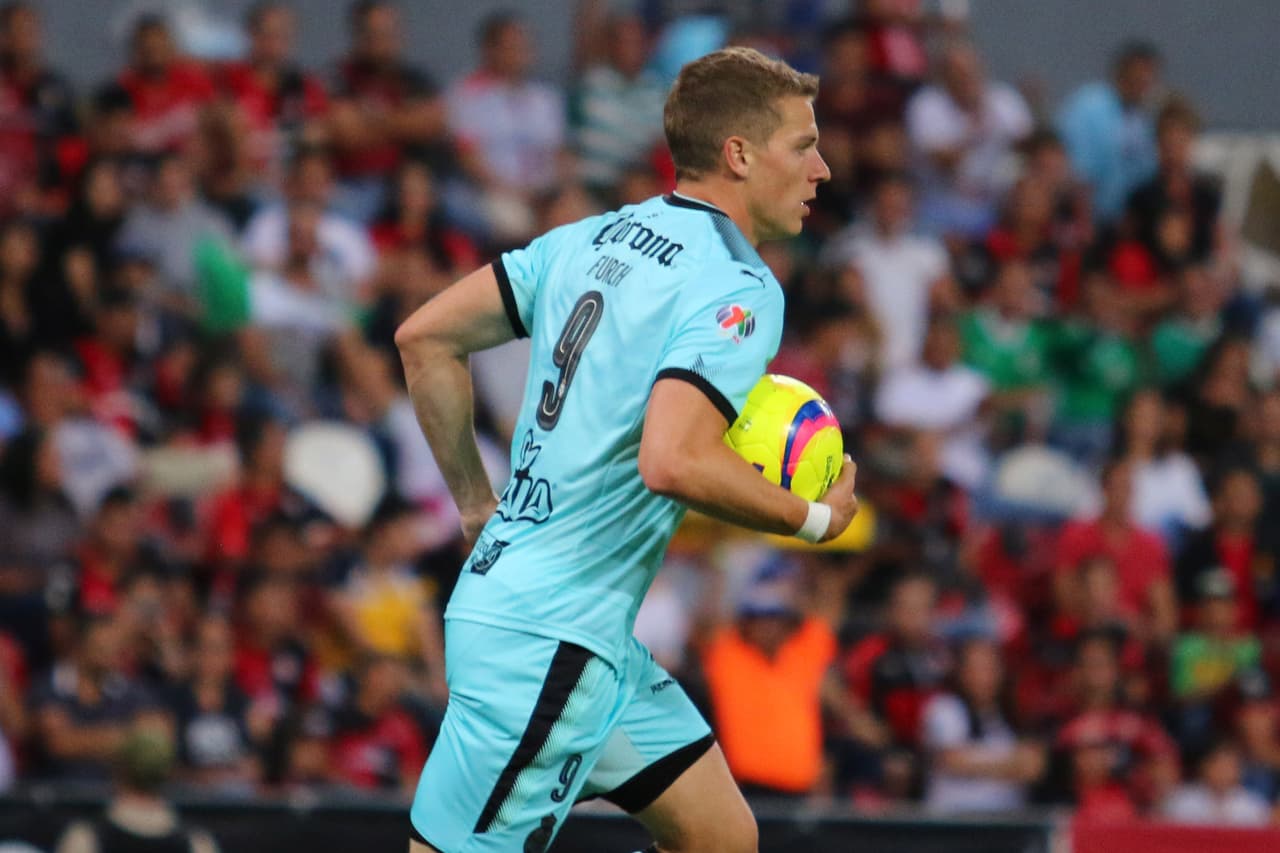 <b>Delantero:</b> Julio Furch (Santos, 109)